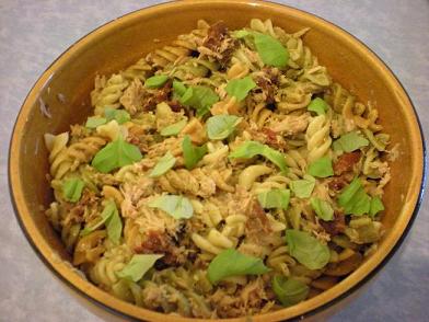 pastasalade met tonijn en zongedroogde tomaten