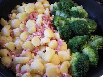 aardappelpannetje met spek en broccoli